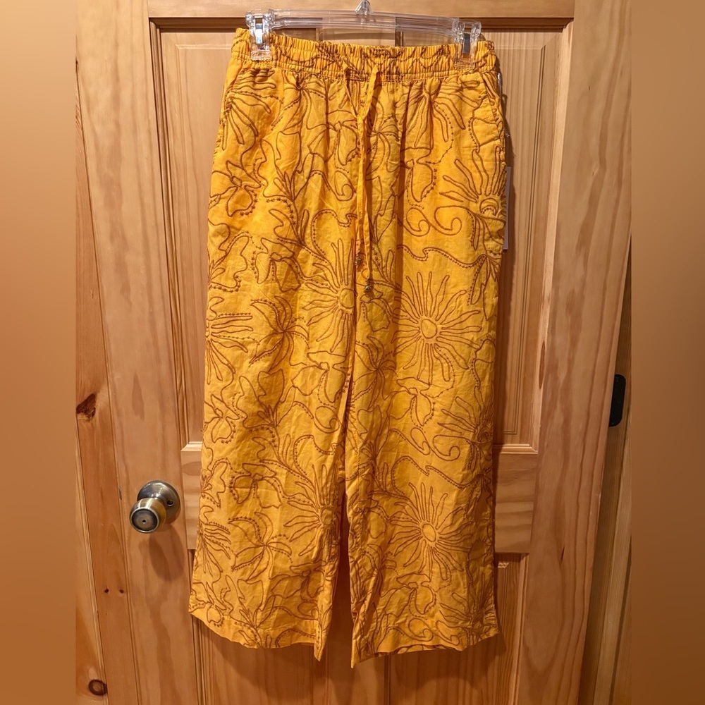 C&C Company yellow ankle pants with Embroidered design NWT women’s XS